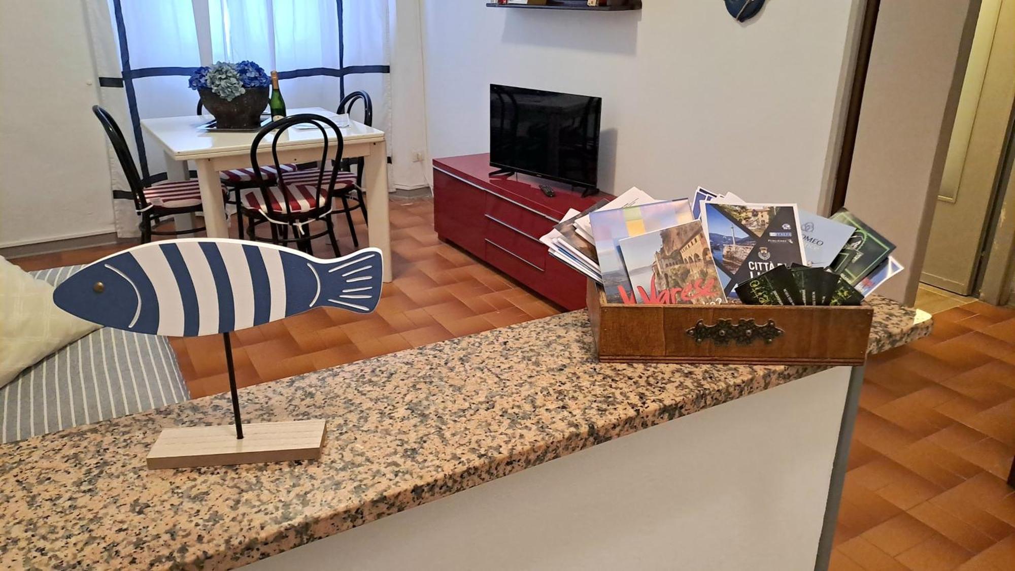 Blue Breeze Apartment Germignaga Esterno foto